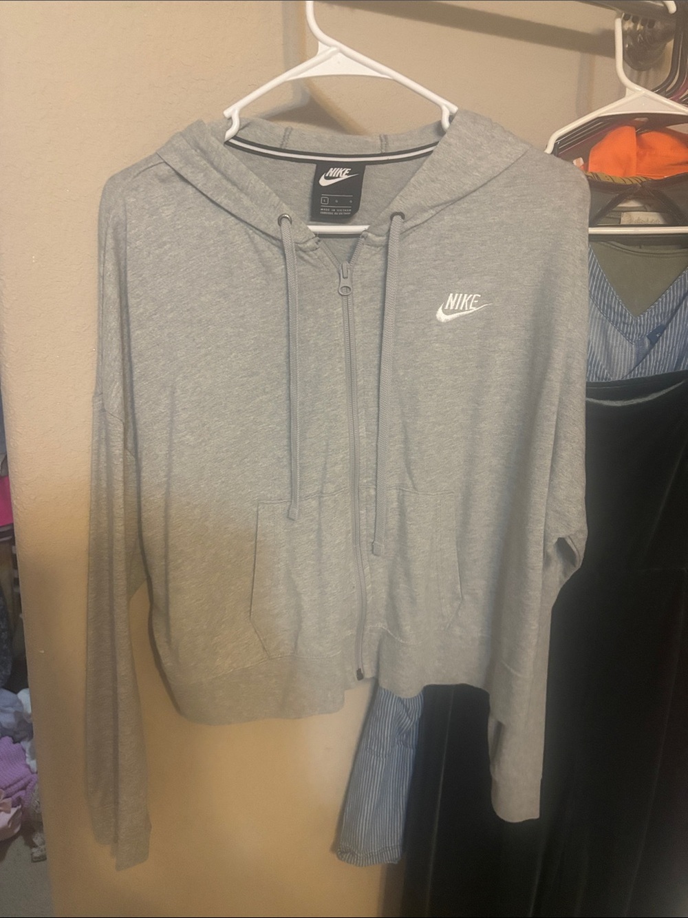 Nike Women’s Light Gray Zip-Front Cropped Hoodie Jacket